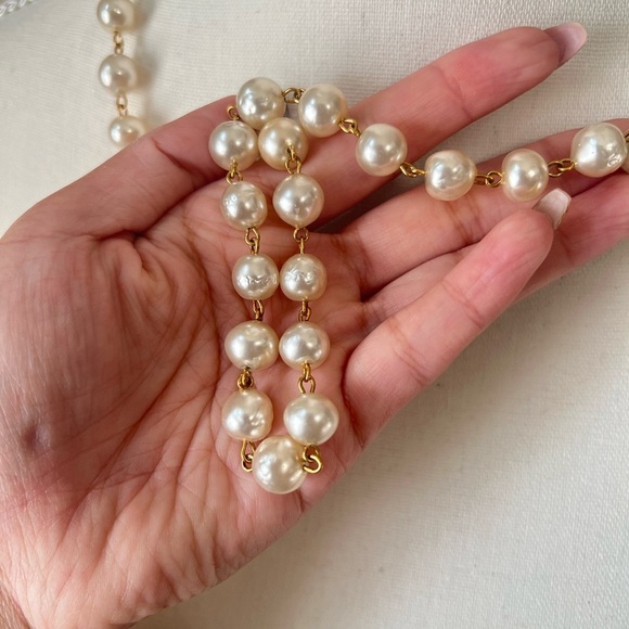 CHANEL Vintage Gold CC Medallion Coin Faux Pearl Necklace - Picture 6 of 11